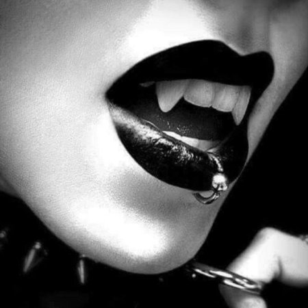 Пирсинг клыки вампира