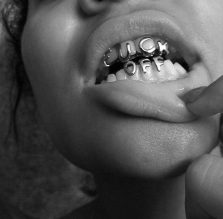 Пирсинг на зубах