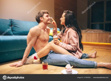 Фото влюбленных полуобнаженных