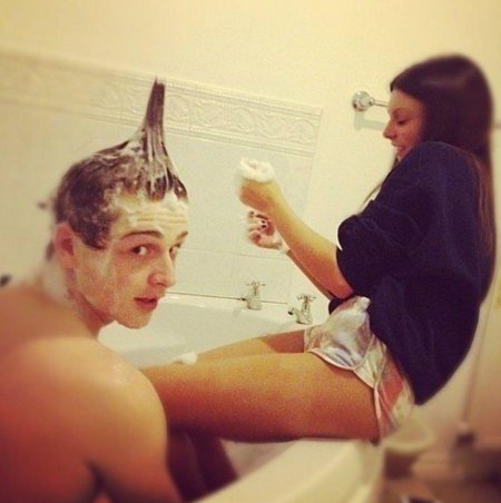 Парни дурачатся