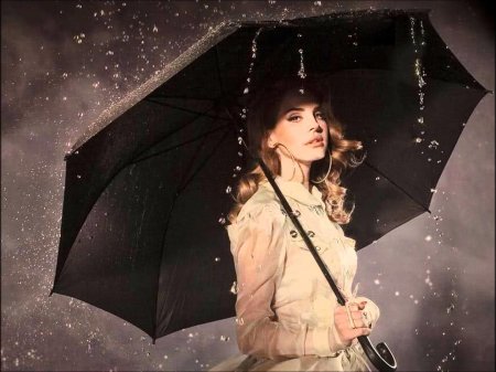 Лана дель Рей с зонтом