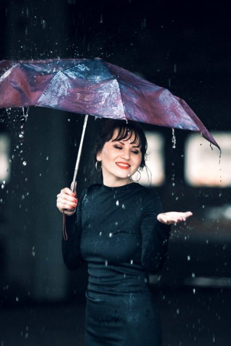 Девушка под дождем