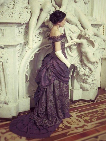 Платья с турнюром 19 век