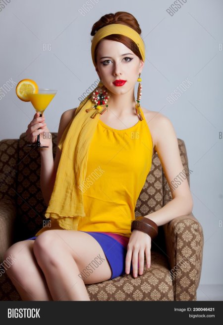 Девушка в одежде