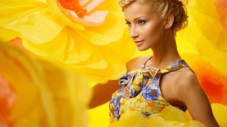 Яркая женщина