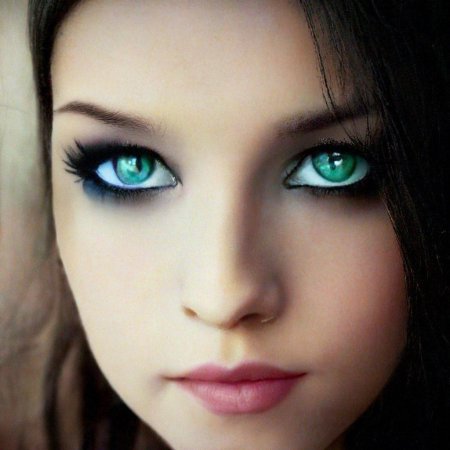Красивые брюнетки с зелеными глазами