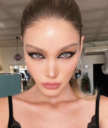 Кат Крис макияж
