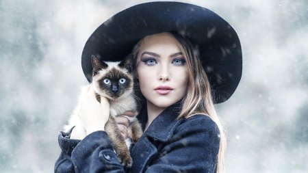 Девушка кошка