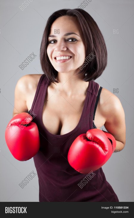 Боксеры девушки с большой грудью