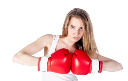Девушка в перчатках для бокса
