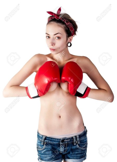 Голые женщины в боксерских перчатках