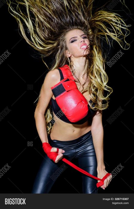 Девушка бокс