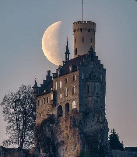 Замок башня Шато Тьери 12 век