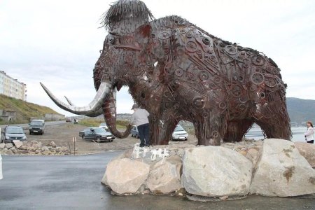 Скульптура мамонта в Магадане