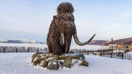 Монумент мамонт Магадан