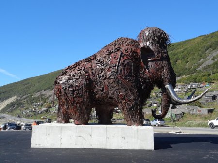 Монумент мамонт Магадан