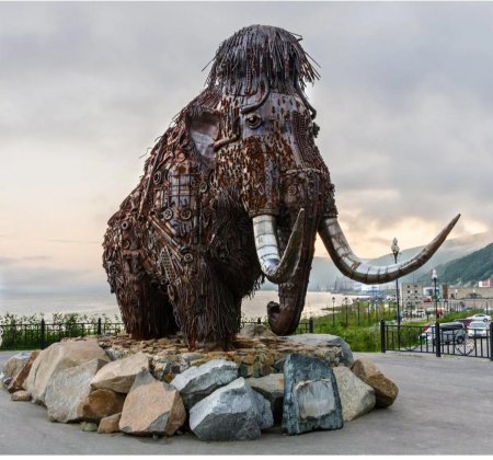Памятник мамонту в Салехарде