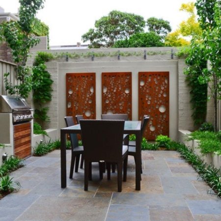 Декор стены соседского дома