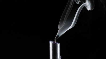 Свеча потухла