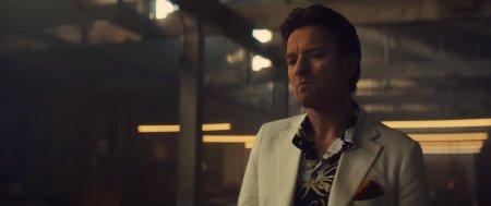 Юэн МАКГРЕГОР черная маска