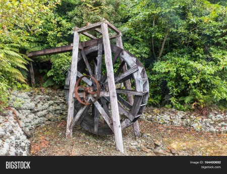 Колесо водяной мельницы