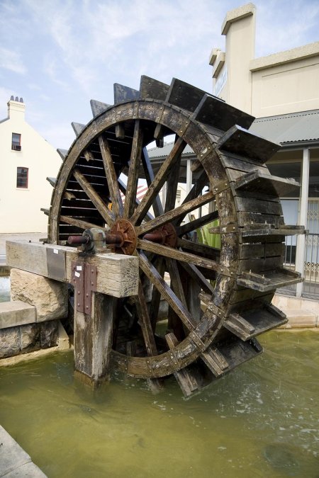 Колесо водяной мельницы