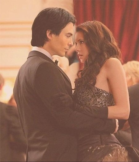 Дневники вампира Елена и д