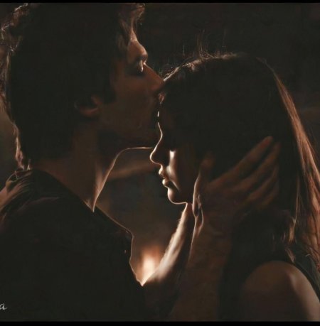 Дневники вампира Елена и Дэймон поцелуй