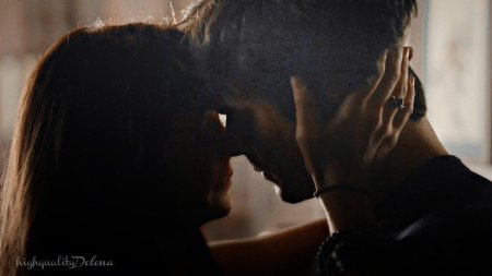 Деймон и Елена в душе