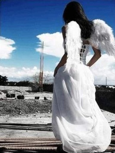 Ангел девушка со спины