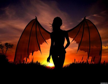 Девушка с крыльями