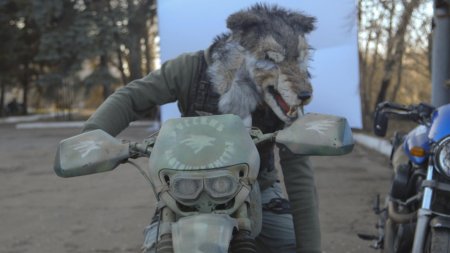 Волк на мотоцикле