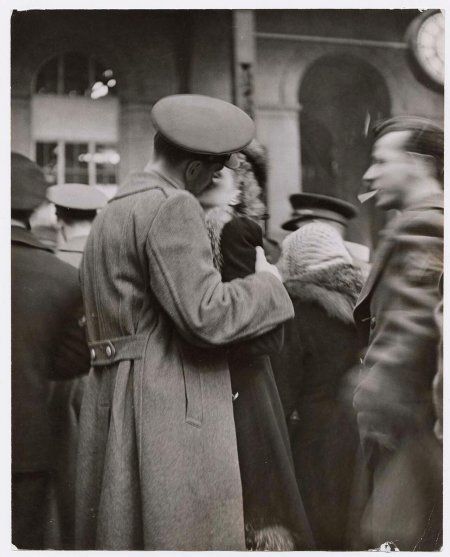 Прощание влюбленных на Пенсильванском вокзале в 1943