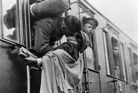 Прощание с солдатами на вокзале 1941