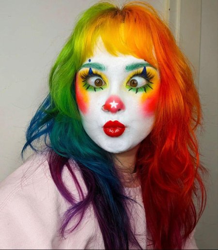 Клоун с зелеными волосами
