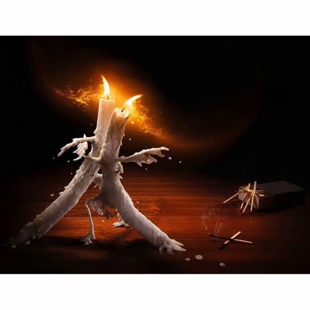 Две горящие свечи