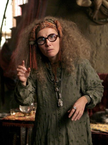 Сивилла Трелони из Гарри Поттера