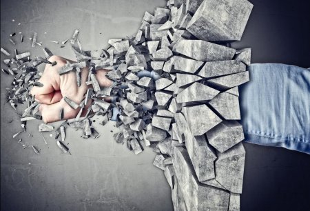 Пробитая стена