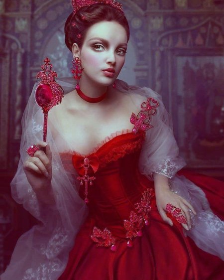 Лидия Куртель алая Императрица