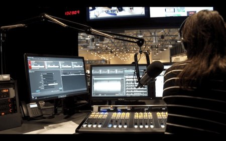 Микрофон в студии