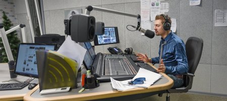 Современная радиостудия