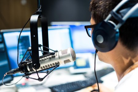 Современная радиостудия