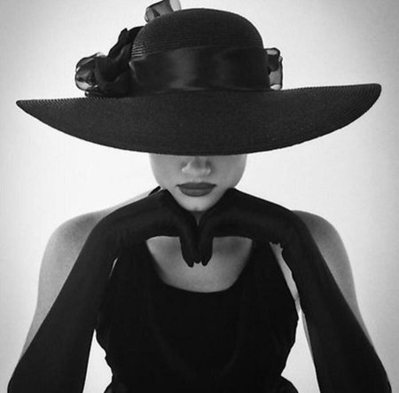 Женщина в шляпке