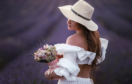Фотосессия в лавандовом поле