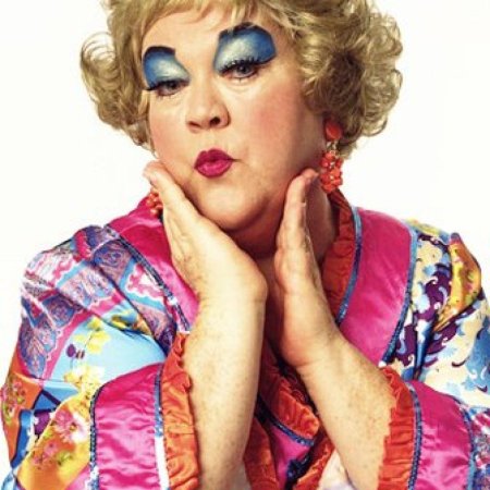 Ярко накрашенные женщины