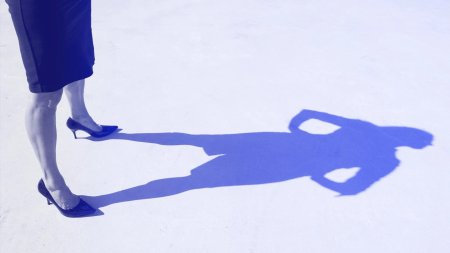 Тень от ног