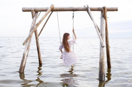 Качели в воде