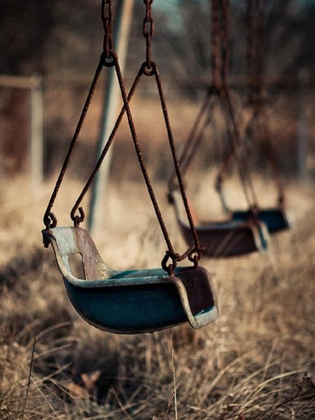 Пустые качели