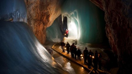 Пещера Айсризенвельт в Австрии