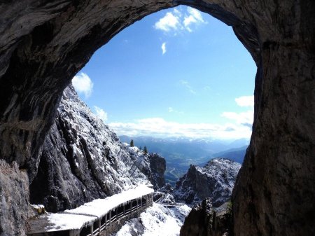 Айсризенвельт пещера